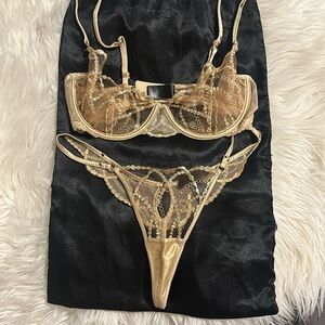 Goldy set- 32DD/ Size Small